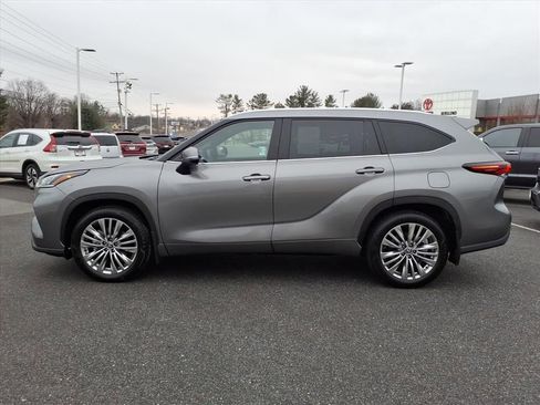 Used 2026 Toyota Highlander Platinum image 13