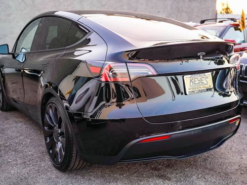 Used 2022 Tesla Model Y Performance image 8