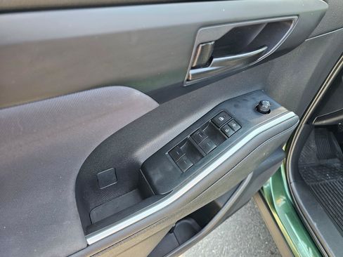 Used 2023 Toyota Highlander L AWD/4WD image 20