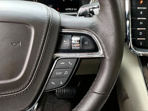 Used 2017 Lincoln Continental Premiere image 25