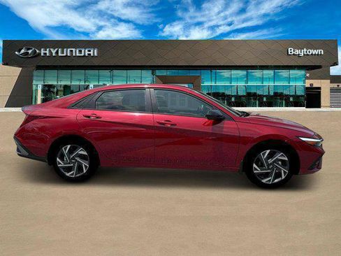 New 2025 Hyundai Elantra SEL image 4