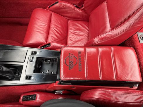 Used 1988 Chevrolet Corvette Coupe RWD image 19