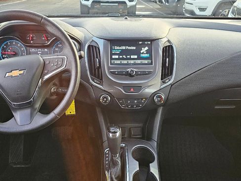 Used 2017 Chevrolet Cruze LT image 12