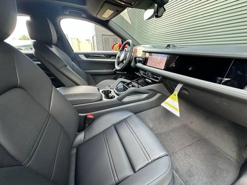 Used 2026 Porsche Cayenne Coupe AWD/4WD image 41