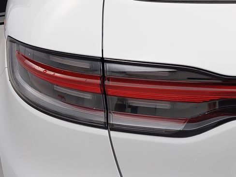 Used 2025 Porsche Macan S image 37