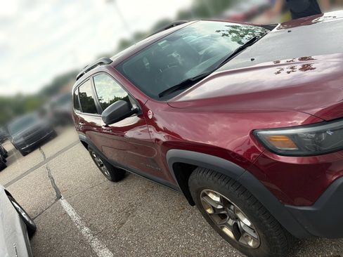 Used 2019 Jeep Cherokee Trailhawk AWD/4WD image 2