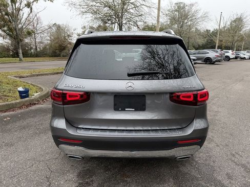 Used 2022 Mercedes-Benz GLB 250 4MATIC image 5
