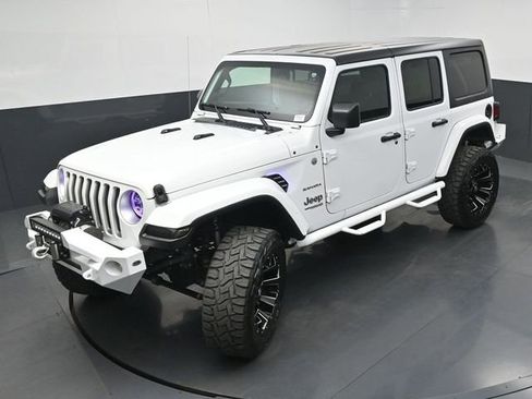 Used 2018 Jeep Wrangler Unlimited Sahara image 36