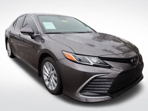 Used 2024 Toyota Camry LE image 2