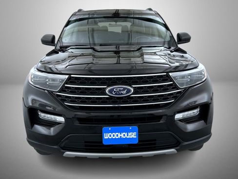 Used 2023 Ford Explorer XLT w/ Equipment Group 202A AWD/4WD image 2