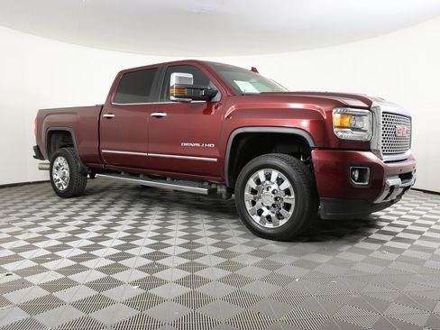Used 2016 GMC Sierra 2500 Denali w/ Duramax Plus Package image 3