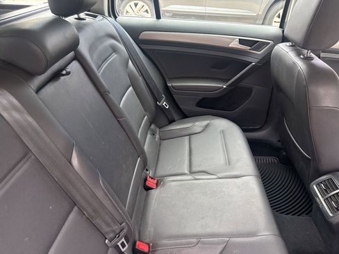 Used 2015 Volkswagen Golf SE image 16
