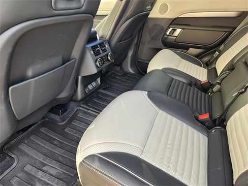 Used 2024 Land Rover Discovery Dynamic SE image 28