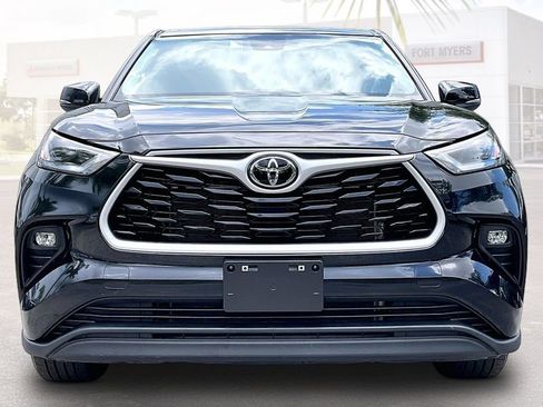 Used 2025 Toyota Highlander LE FWD image 25