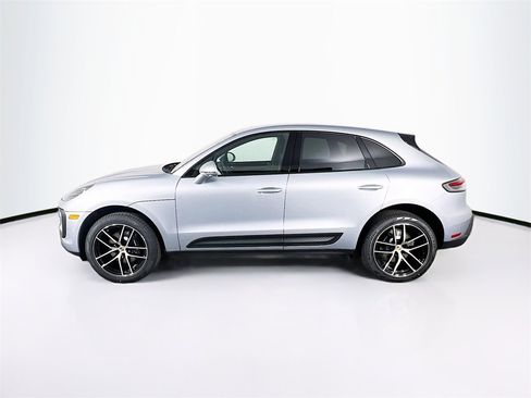 New 2026 Porsche Macan image 2
