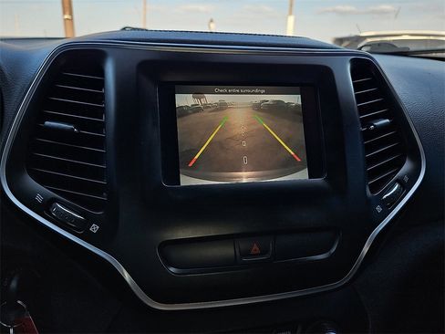 Used 2020 Jeep Cherokee Latitude image 27