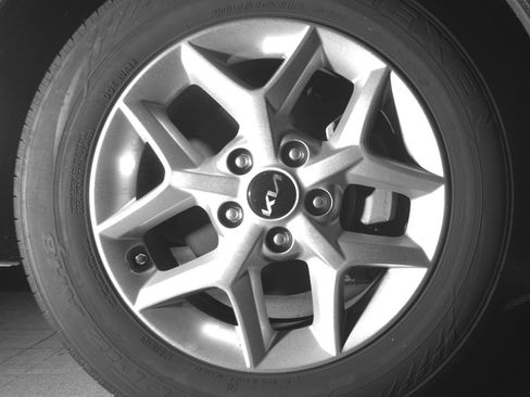Used 2025 Kia Soul LX w/ LX Technology Package FWD image 13