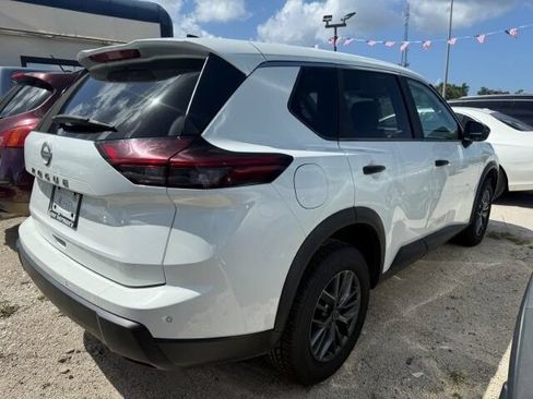 Used 2024 Nissan Rogue S FWD image 6