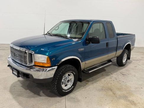 Used 2001 Ford F250 XLT image 2