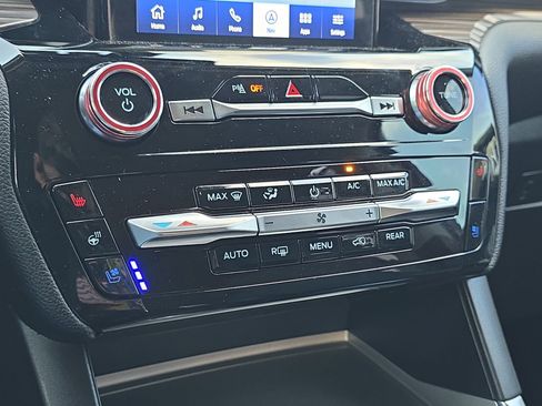 Used 2023 Ford Explorer Limited w/ Limited Technology Package image 19