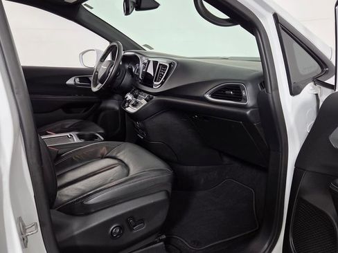Used 2018 Chrysler Pacifica Touring-L Plus w/ S Appearance Package FWD image 36