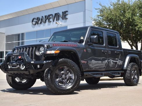 Used 2023 Jeep Gladiator Rubicon w/ Cold Weather Group AWD/4WD image 2