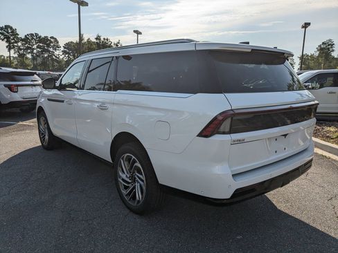 New 2025 Lincoln Navigator L Reserve image 8