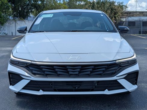 New 2025 Hyundai Elantra SEL image 2