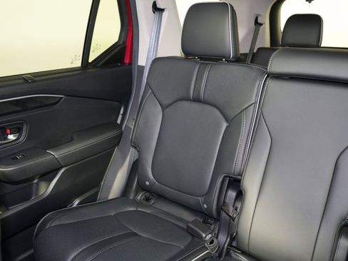 Used 2025 Honda Pilot Elite image 12