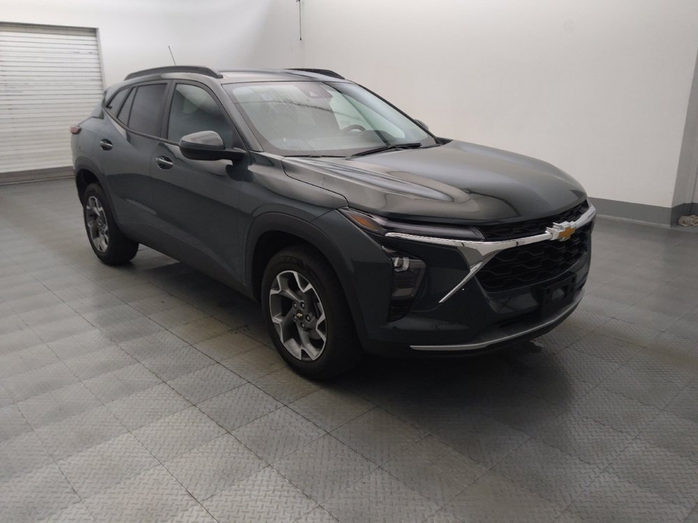 Used 2025 Chevrolet Trax LT FWD image 13