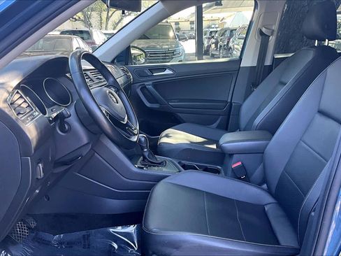 Used 2019 Volkswagen Tiguan SE w/ Panoramic Sunroof Package image 9