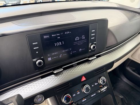 Used 2023 Kia Carnival LX image 26