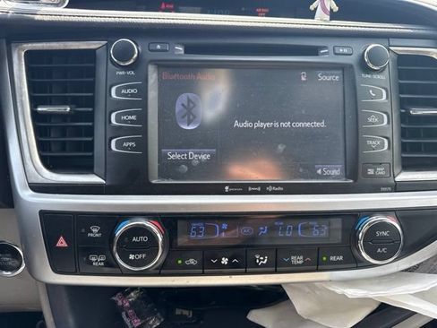 Used 2018 Toyota Highlander XLE AWD/4WD image 10