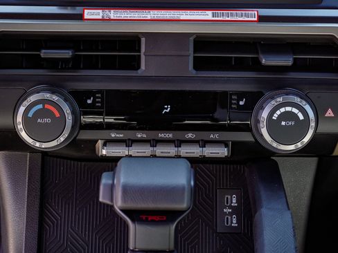 Certified 2025 Toyota Tacoma TRD Off-Road AWD/4WD image 36