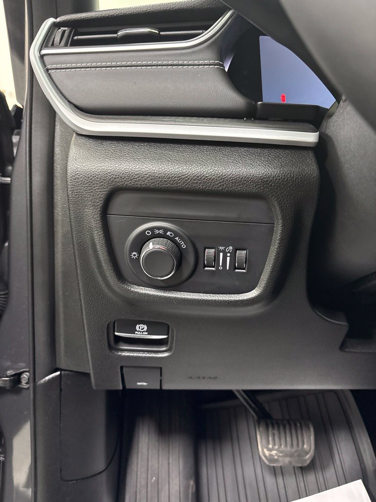 Used 2024 Jeep Grand Cherokee Laredo X w/ Luxury Tech Group I AWD/4WD image 10