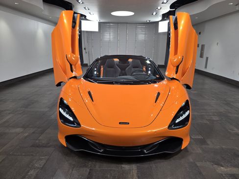 Used 2022 McLaren 720S Spider image 25