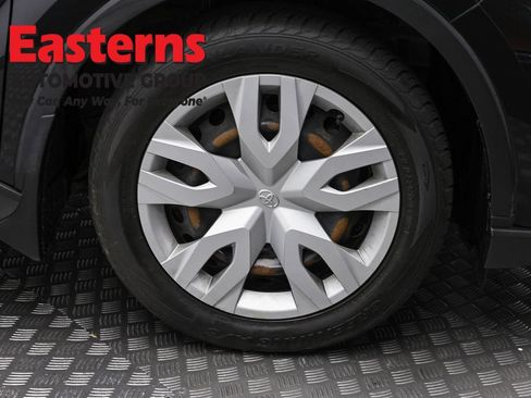 Used 2022 Toyota C-HR Limited FWD image 30