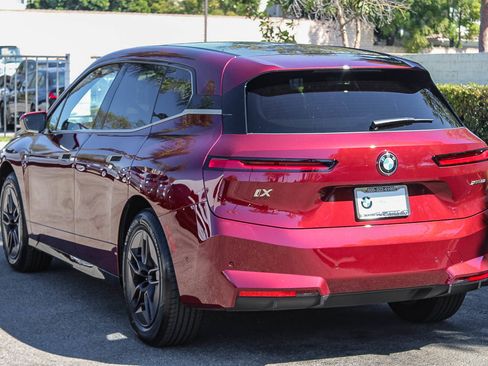 New 2026 BMW iX xDrive60 w/ Premium Package image 4