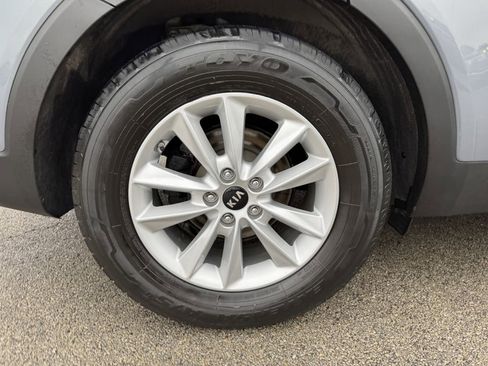 Used 2020 Kia Sorento LX image 11