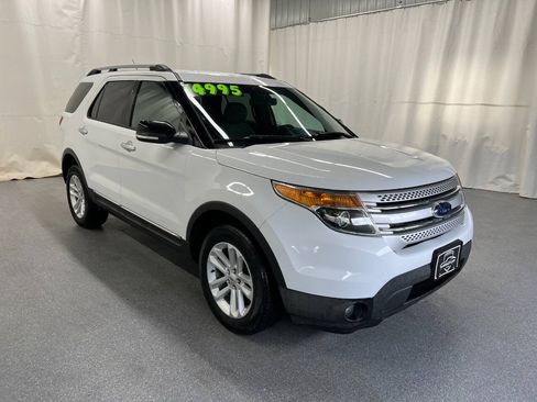 Used 2015 Ford Explorer XLT w/ Equipment Group 201A AWD/4WD image 3