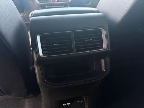 Used 2025 Volkswagen Atlas Cross Sport SE image 23