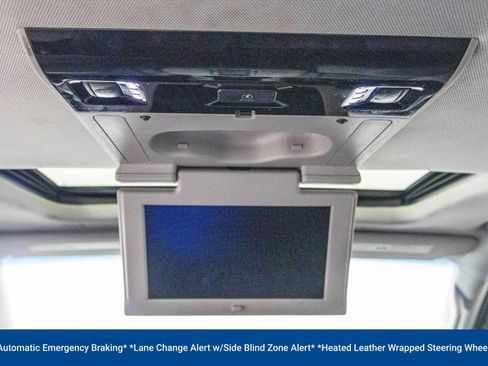 Used 2020 Chevrolet Suburban LT image 36