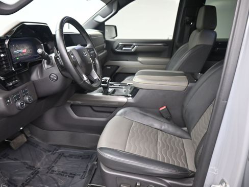 Used 2024 Chevrolet Silverado 1500 ZR2 w/ Technology Package image 13