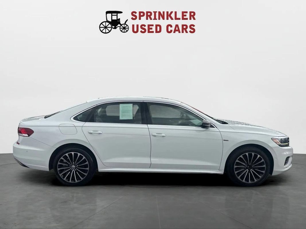 Used 2022 Volkswagen Passat 2.0T FWD image 3