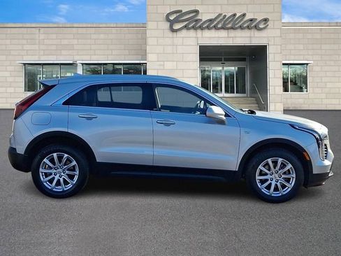 Certified 2022 Cadillac XT4 Luxury w/ Driver Awareness Package image 9