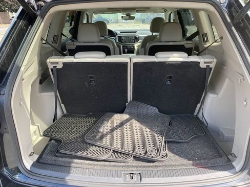 Used 2022 Volkswagen Atlas SEL R-Line image 26