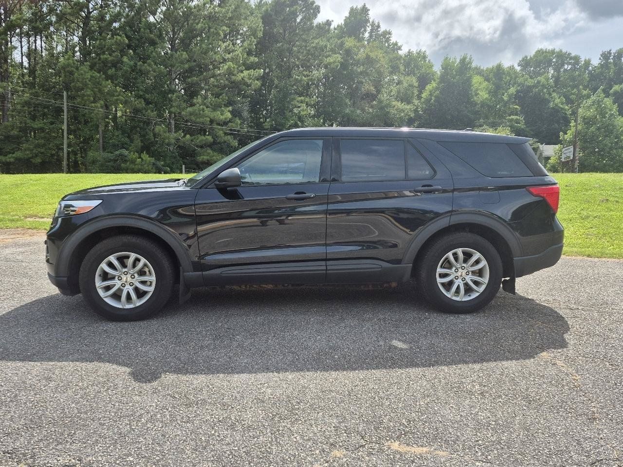 Used 2021 Ford Explorer 4WD w/ Class III Trailer Tow Package image 5