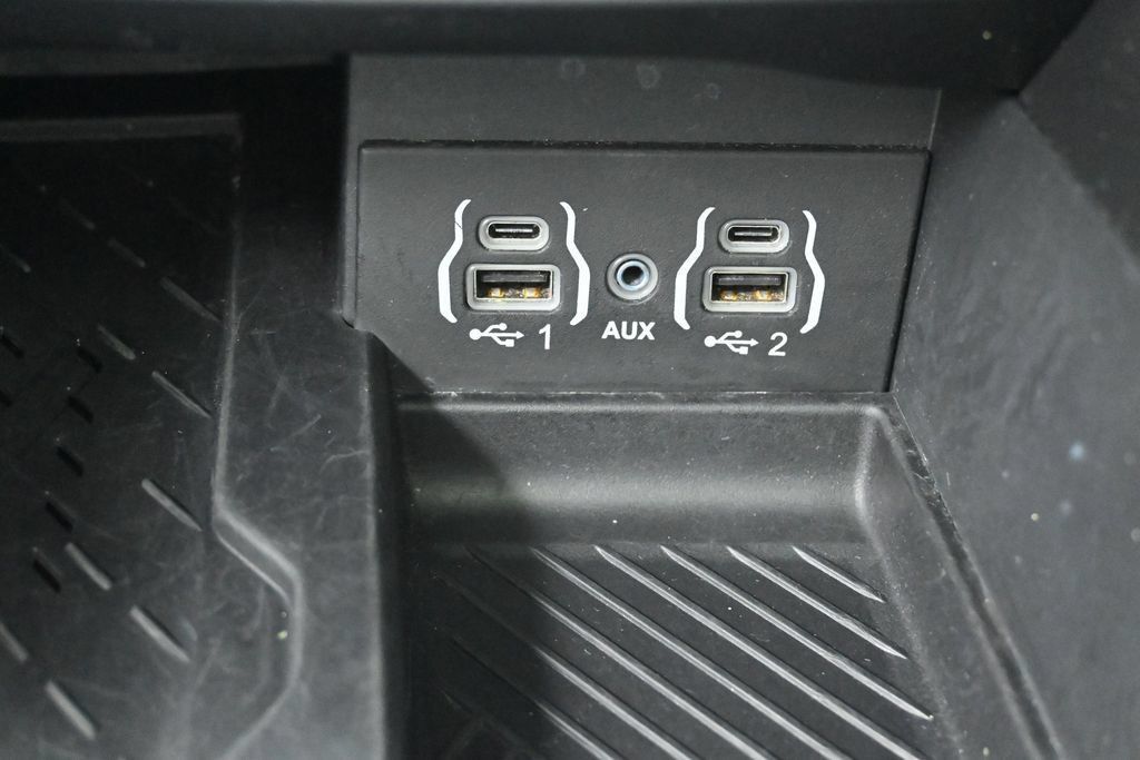 Used 2025 Chrysler Pacifica Limited FWD image 27