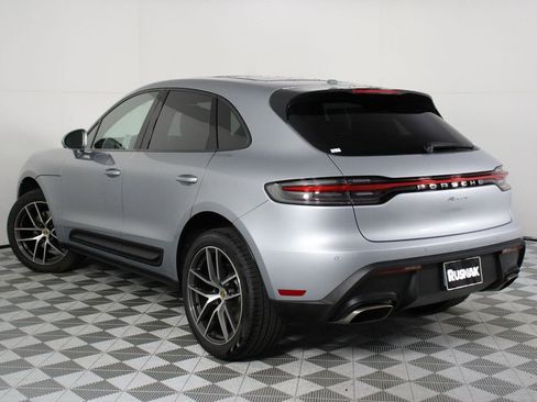 Certified 2025 Porsche Macan image 3