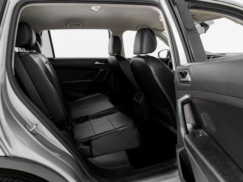 Used 2021 Volkswagen Tiguan SE FWD image 35